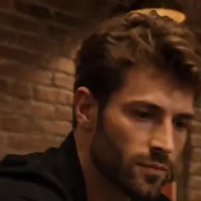 Derek character portrait from the show