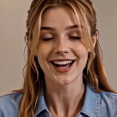 Chloe character portrait from the show