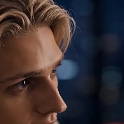 Simon character portrait from the show