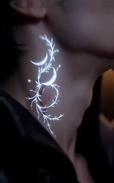 The mate mark cracking — thorns and a triple crescent across the skin: the bond’s death sentence made visible (ep6)
