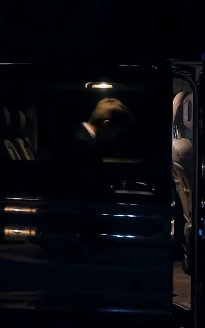 Frame ep02-f02 from episode 2 (ep2; atmosphere beat — scene-setting frame)