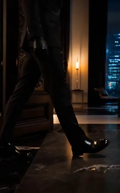 Frame ep04-f01 from episode 4 — Why the penthouse is empty (ep4; subtitles as aired — Boss is at the absurdian club tonight. Penthouse is empty.)