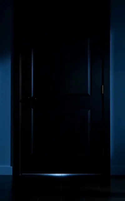 Frame ep04-f03 from episode 4 (ep4; atmosphere beat — scene-setting frame)