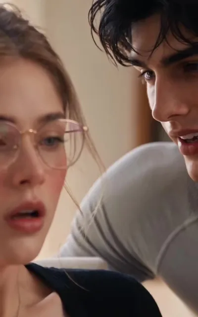 Frame ep02-f05 from episode 2 — Julian behind Elena (ep2; subtitles as aired — It's screaming my name)