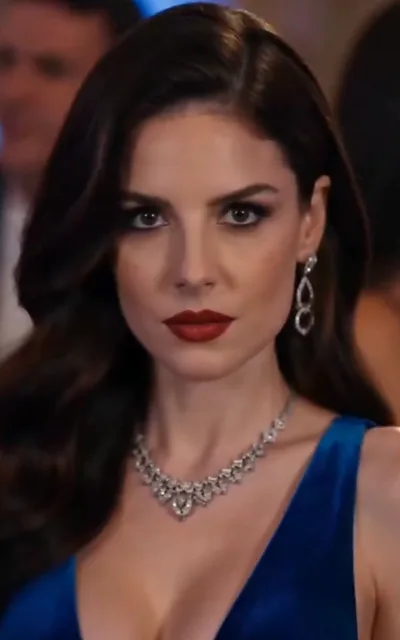 The heiress in royal blue, wine-red lips and a verdict already written (ep5)