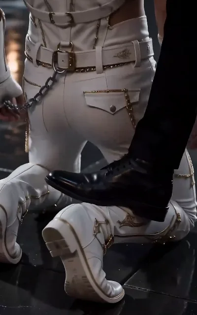 Boot on the white-clad leg — the confrontation the pack came to see, conflict staged for the court